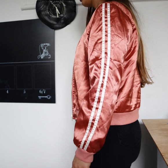 Pink silky jacket. - Picture 2 of 3